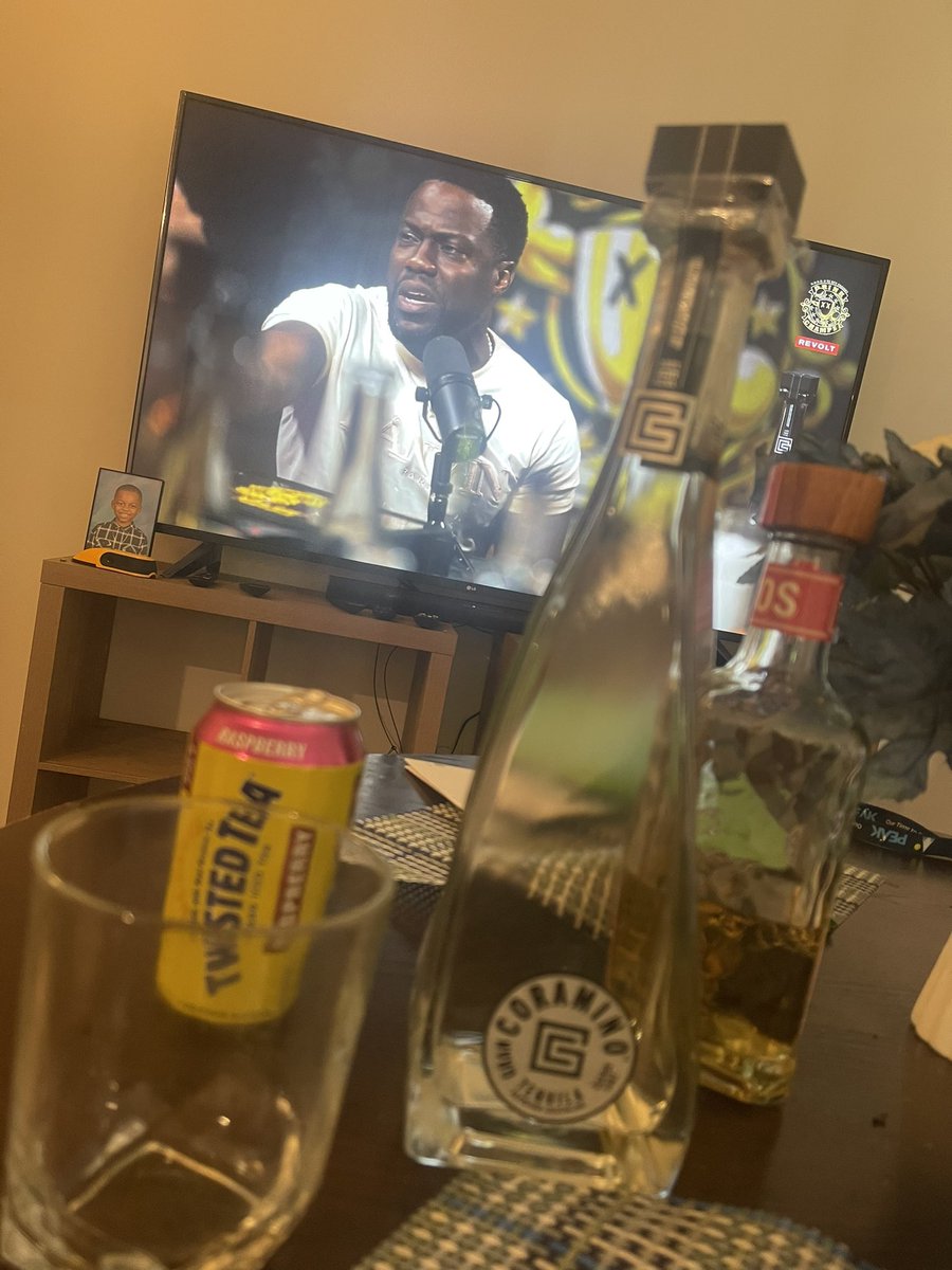 DonteFutrell's tweet photo. @KevinHart4real @Drinkchamps @grancoramino https://t.co/WKfVMHgy8u