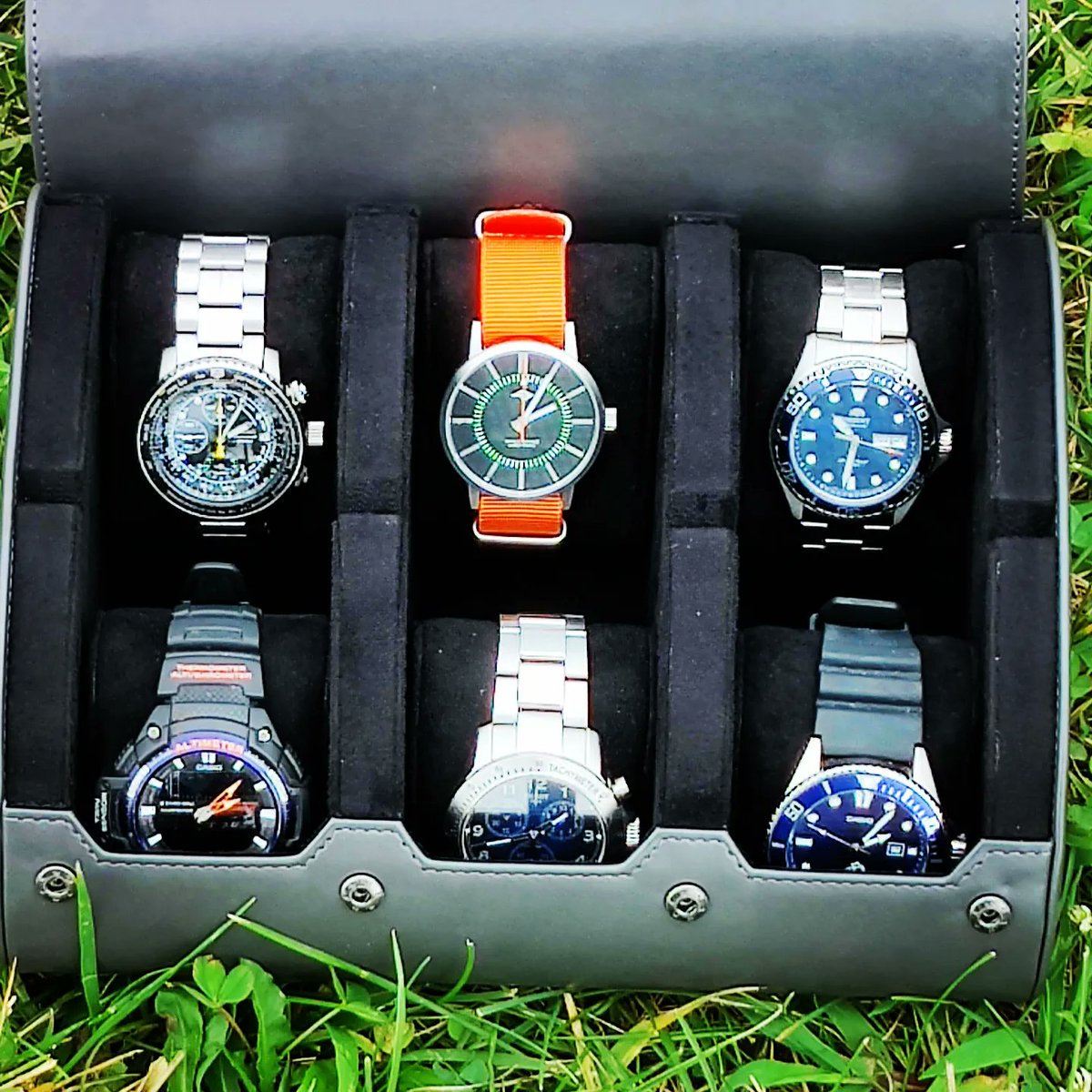 WatchYouKnow1's tweet photo. Mirage Luxury Travel 6 watch case. An excellent way to store six of your beloved pieces.
See my review of this great watch case here: https://t.co/E8IkR71AF4
#mirageluxurytravel #watchstorage #watchcase
#watchesofinstagram #wristwatchcheck #wristcandy #watcholics #wristwatch https://t.co/HIXR9sSzpa