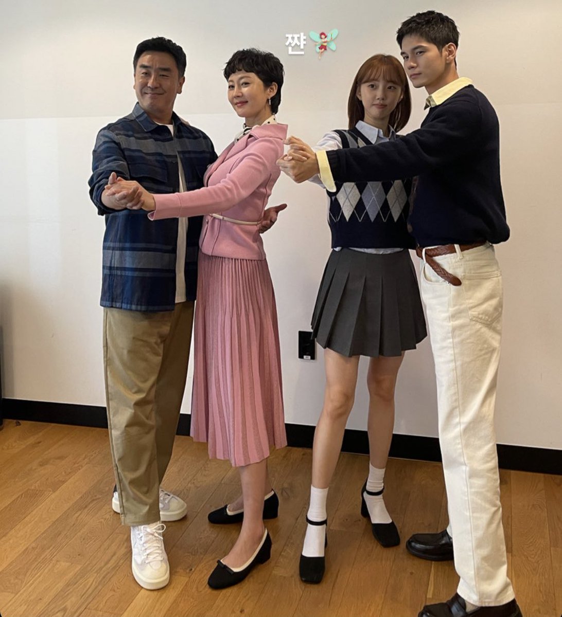 uwuseongwu's tweet photo. Too cute to handle 😭😭😭💗💃🏻🕺🏻 

#인생은아름다워 #LifeIsBeautiful #옹성우 #ONGSEONGWU https://t.co/ntgEMhP4Cb