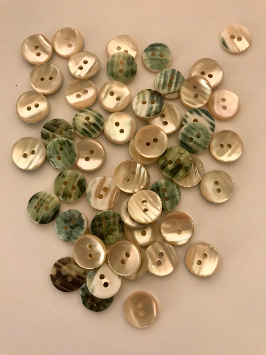 BySupply1's tweet image. 50 Vintage Mother of Pearl 12mm Ivory/dark green round iridescent buttons Lot of 50 by BySupply tuppu.net/3bee7ab9 #Etsy #bysupply #ShellButtons