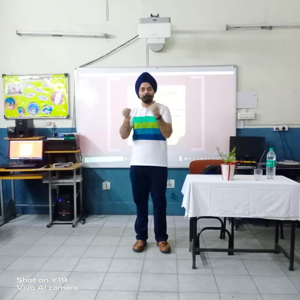 imustimagine's tweet photo. Had a great learning and interactive session with the teachers of Balwant Rai Mehta school Delhi during my #workshop on #creativity  . Thanks to my dear friend yogesh, Vaasuji and sunitaji. 
#schools #imagination #education #learning #change #NewChapter https://t.co/bmZquvc3ji