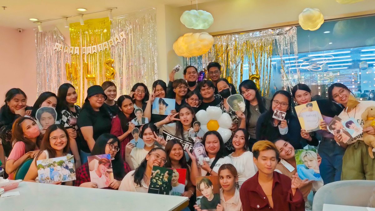 StrayKidsHSKPH_'s tweet photo. [EVENT]

High Class Gods: A HanLixSeung Cupsleeve Event 🥂

Thank you for coming Stays 🥰

#HighClassGods #HanLixSeung #Cupsleeve #HSKPHEvent #HSKPHEvents_2022
#StrayKids #스트레이키즈  
#YouMakeStrayKidsStay https://t.co/mAT2KGPG56