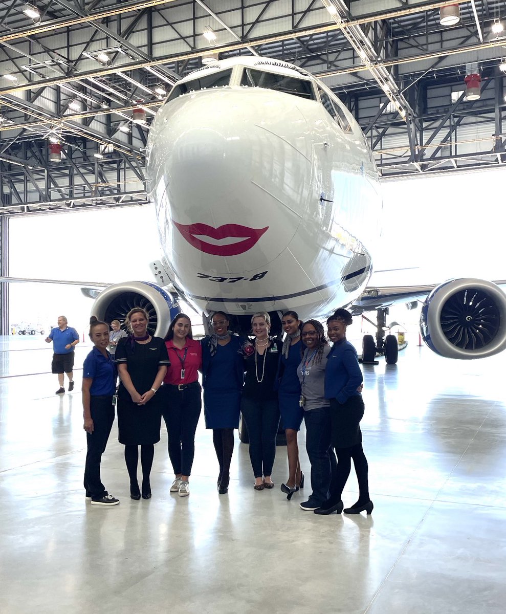 The inflight team taking an opportunity to take a picture with Maxie 💕..she’s our GIAD 2022 Aircraft of the day!  <a href="/meldav99/">Melinda Davis Riddle</a> <a href="/philgriffith63/">Phil</a> a little makeover won’t hurt 💁🏽‍♀️💄