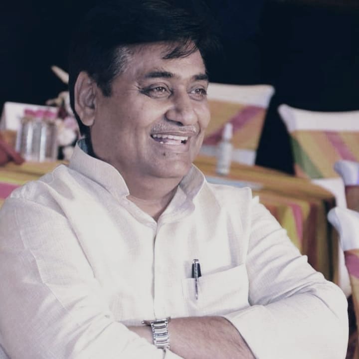 सचिन पायलट को तो राजनीति विरासत में मिली, अपने पिताजी के निधन बाद सीधे केंद्रीय मंत्री बने! 
संघर्ष देखना है तो <a href="/GovindDotasra/">Govind Singh Dotasra</a> साहब का देखो' एक मास्टर का बेटा आज राजस्थान कांग्रेस का मुखिया है ' जो पाया खुद के दम पर पाया
#राजस्थान_मांगे_जाट_CM