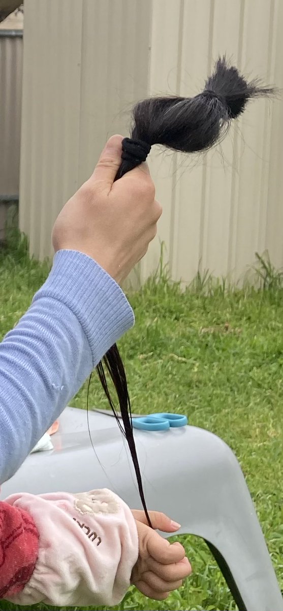 DrJiawenLi's tweet photo. After becoming an #academicMama, I got too busy to cut my hair. Today, I finally said bye to my ponytail, hoping it will make a difference to the lives of #cancer patients #rockthechop @CancerCouncilOz. Before helping patients, my daughter definitely enjoyed cutting it 😂 https://t.co/aY135v11Dt