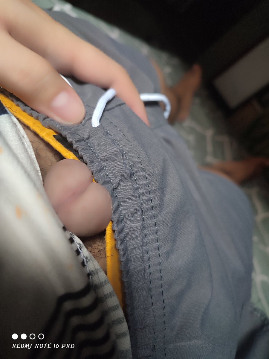 ShytypeEngineer's tweet photo. Malamig na nman..
May sumisilip. hehe..
Mag ingat po tyo lhat sa super typhoon..
#lamig
#sumilip
#jutslang
#hehe https://t.co/xTmqVhm51D
