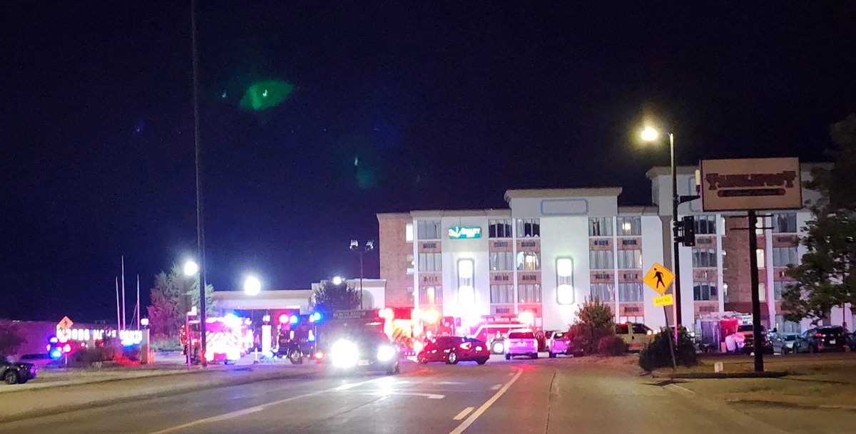 Quality Inn in Festus has at least 5 fire departments on the scene. Heavy police, fire, and ems presence at this time. #Jeffco #News #STL https://t.co/ycEE3mPPWi