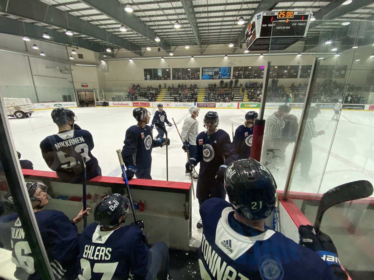 VincentDynamo's tweet photo. Thanks @NHLJets @bellmtsiceplex #JetsFanfest was so much fun. #NHLJets #gojetsgo https://t.co/gni4l7JEs9