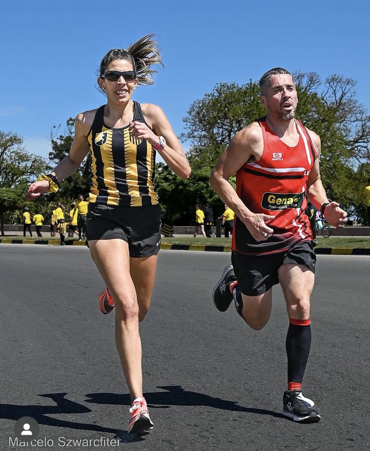 CAPatletismo's tweet photo. Una gran fiesta del deporte fue lo que vivimos en la Canteras del Parque Rodó, dónde desde temprano hubo competencias de Duatlon y Patín, y sobre el mediodía la tradicional carrera de 5K que #PeñarolAtletismo organiza desde hace 10 años. https://t.co/hkpelITbl2