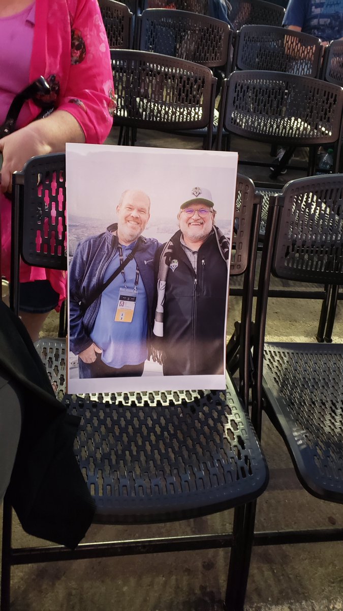 TheSounderFan's tweet photo. My dad was so excited to see @DrewFromTV at the Washington State Fair. He planned on wearing his @SoundersFC jersey and waving hello to Drew. He passed away 2 weeks before the show but we still brought him with us, even wore his jersey. Thanks for a great show! https://t.co/LauLxyKVYs