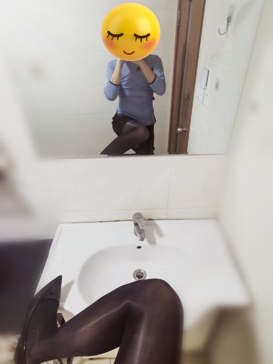 kekecd2023's tweet photo. 左中右O(∩_∩)O #丝袜 #丝袜奴 #伪娘 #cdm #伪娘m #伪娘s #上海伪娘 #四爱 #四爱男受 #男m #找主 #收奴 #母狗 #上海 #cds https://t.co/rzUH3CZe2H