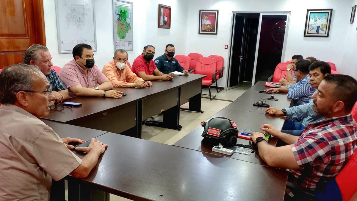 CONTINÚA SESIONANDO  PERMANENTEMENTE EL CONSEJO MUNICIPAL DE PROTECCIÓN CIVIL PARA DAR SEGUIMIENTO A LOS FENÓMENOS HIDROMETEOROLÓGICOS EN MACUSPANA.

*El cual fue presidido por el alcalde <a href="/juliogutierrezb/">Julio Gutiérrez Bocanegra</a> .

Detalles: m.facebook.com/story.php?stor…