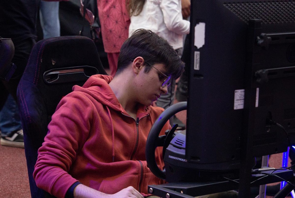cafenix_esports's tweet photo. El simulador de ProAccesorios a pleno 🔥🔥 

¡Domingo, venga! 🤟🏼 https://t.co/I4IiShYFkO