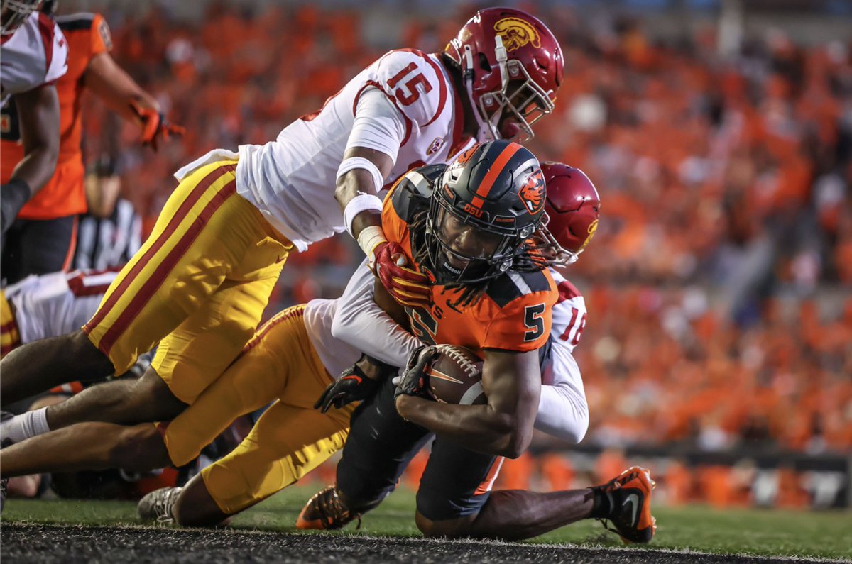 johncanzanobft's tweet photo. Oregon State-USC is a great game... photographer @smorones is having an amazing game at Reser Stadium. 

Her #GoBeavs photo gallery is live: https://t.co/GOsXeWP4wb https://t.co/pUygvPrZwD