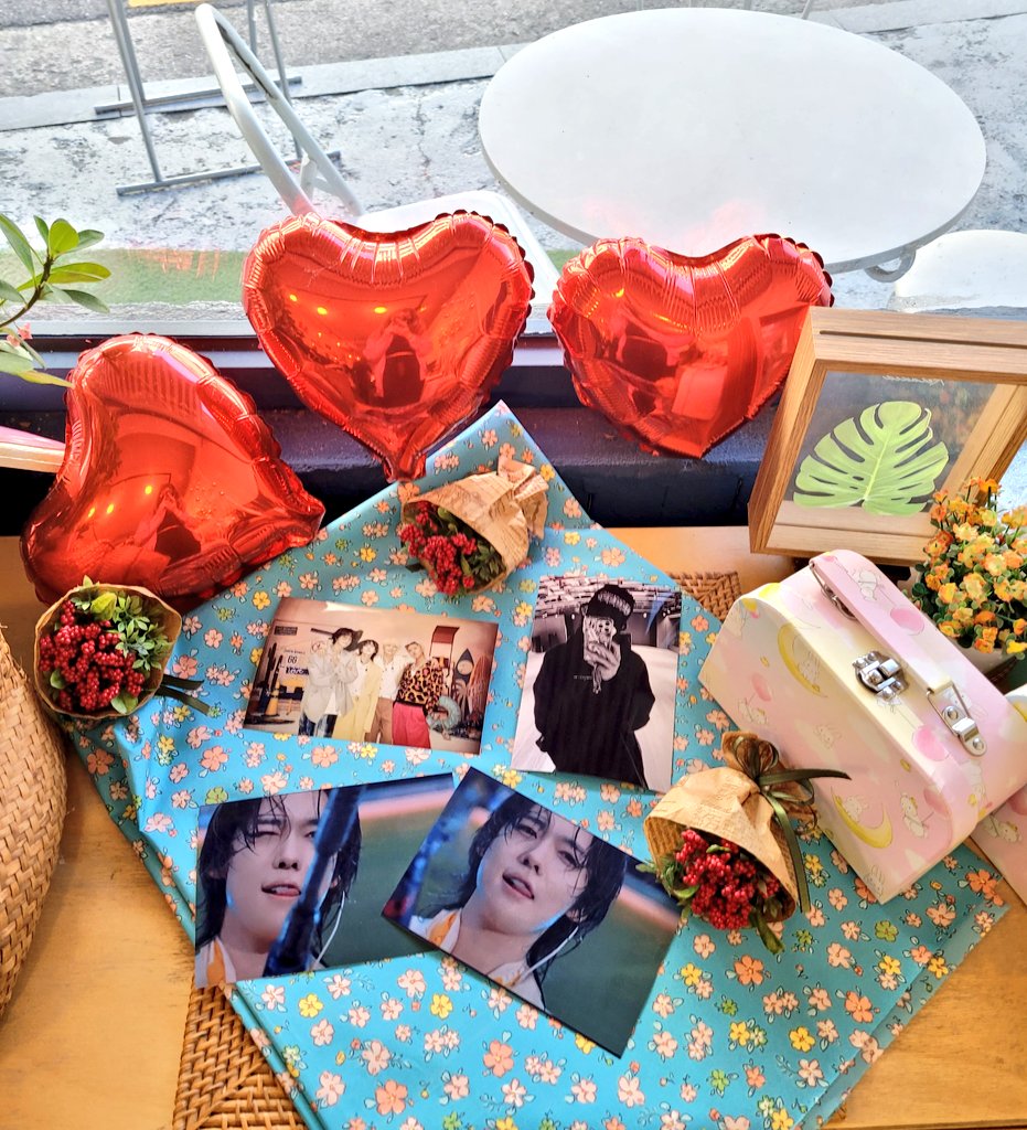 yoon_ell0121's tweet photo. #9월의_진우_생일축하해
#september_of_jinu 꽃뜨루 지누 생카🐰💙 https://t.co/OJzZwhUSZC