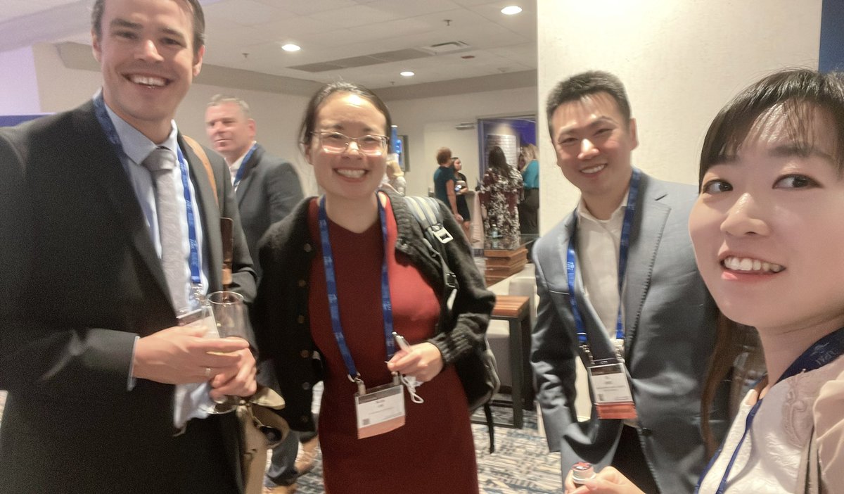 AEunjiChoi's tweet photo. Fabulous new friends @IASLC #NACLC ๐ Medical oncologists @julie_t_wu @JamesDolezal @ShrutiPatelMD @LeiDeng3 Thoracic surgeons @NateDeboever @DPhanMD Primary care physician Junhee https://t.co/Et4MKDPCAR