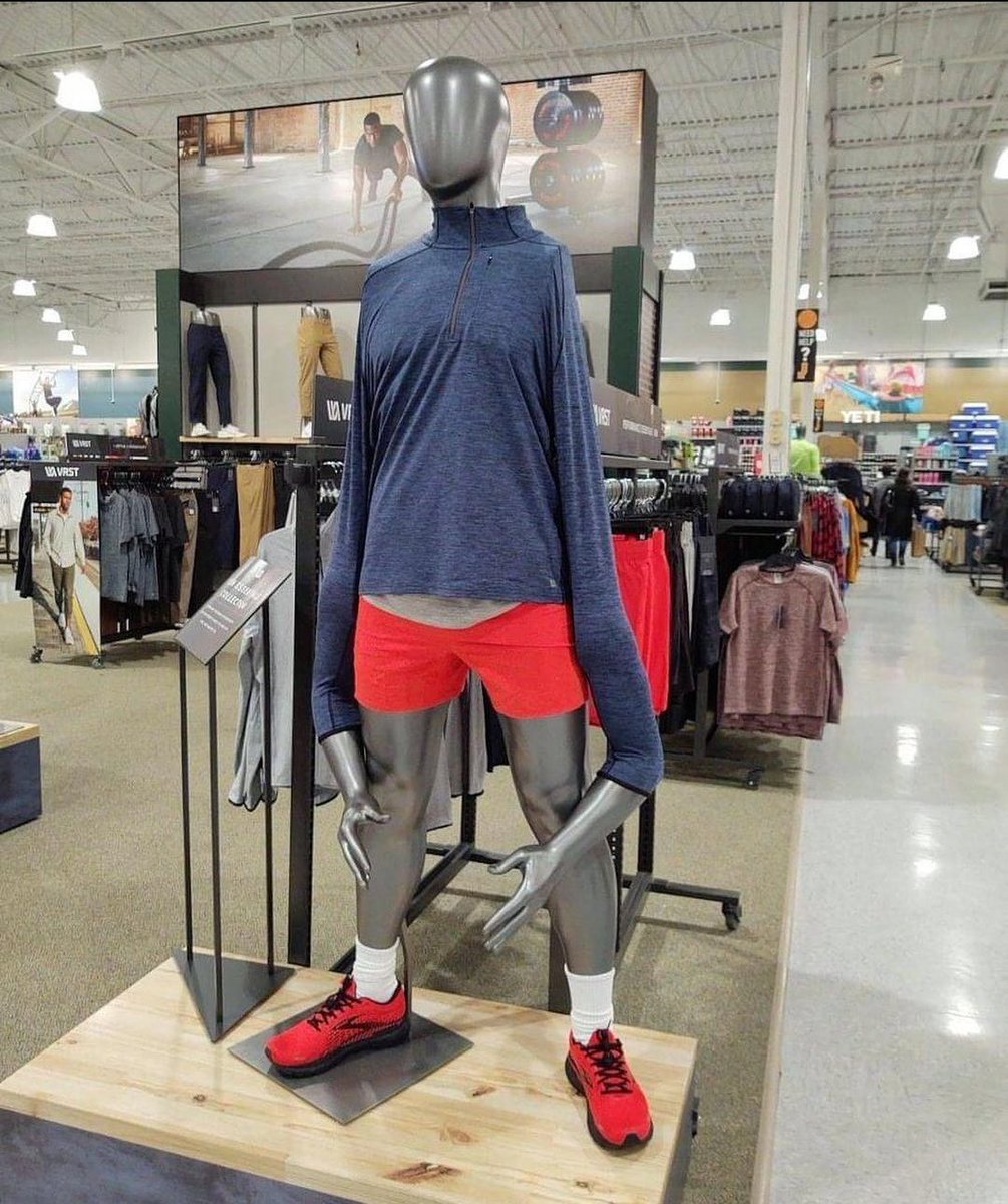 Rayzor_Shitpost's tweet image. "No acepto críticas, es mi estilo de dibujo y punto 😤😤👊"