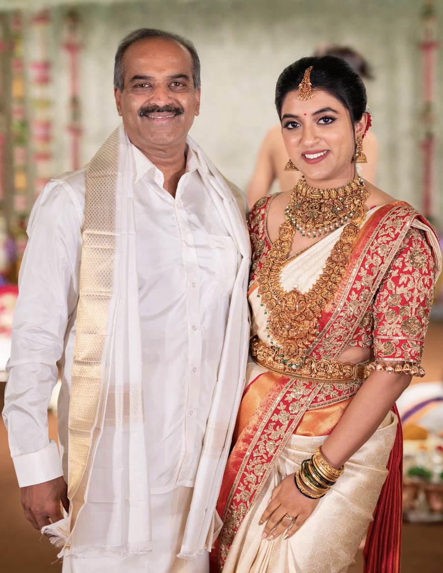 PCMohanMP's tweet photo. #Daughters are a blessing✨

We cherish and celebrate our daughters who bring love, laughter and joy into our lives.

The world needs strong women.

Raise your daughters in courage, not fear!

#InternationalDaughtersDay https://t.co/VOSeOYwKMG