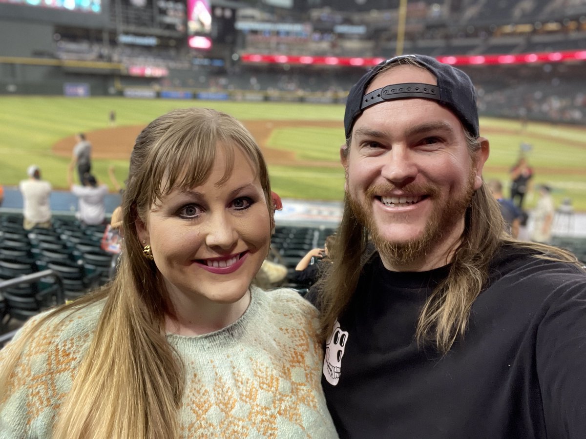Had a great time with @thesarahwharton at the <a href="/Dbacks/">Arizona Diamondbacks</a> game tonight, courtesy of <a href="/pixelvault_/">Pixel Vault</a>! Shoutout to <a href="/VGFreakXBL/">VGF</a> for making it a fun evening! #PVxMLB #Dbacks