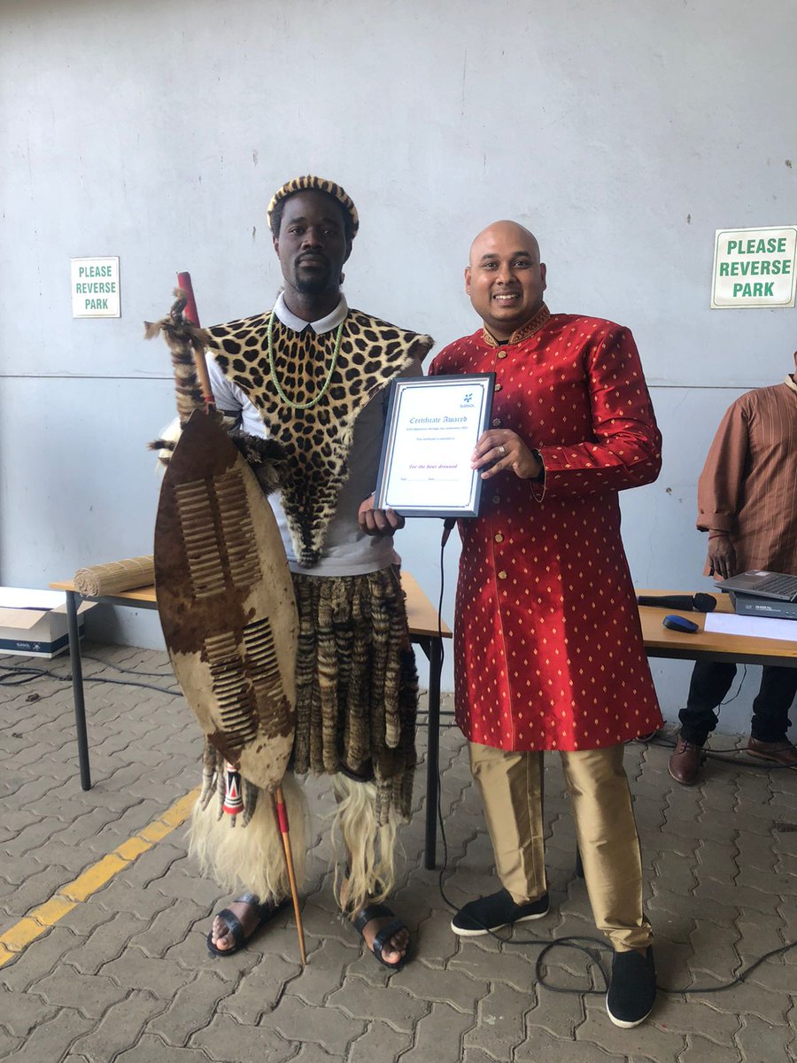 ntuthuko_sosibo's tweet photo. Friday we were celebrating Haritage day at work and I walked away with the best dressed award 💪🏾 #ShakaiLembeMzansi #HaritageDay https://t.co/jQMGGnn43j
