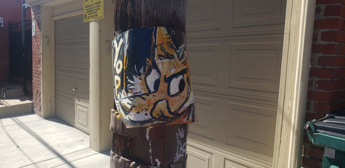 kiltedcoyote's tweet photo. I went Yote spotting again today and took a friend. She immediately fell in love with @TokkTrash's raccoon. Hunting for graffiti is a my ❤ #yipyapyop #animalartcrimes #furryart https://t.co/RJDrgcFQyW