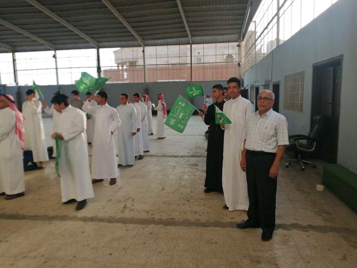 Manhal_School's tweet photo. شواهد من الاحتفال باليوم الوطني 92 بثانوية المنهل الثقافي الأهلية. في حضور مدير المدرسة/ أ. عبداللطيف علي قاضي والمعلمين والطلاب https://t.co/SnpDhAlv8K