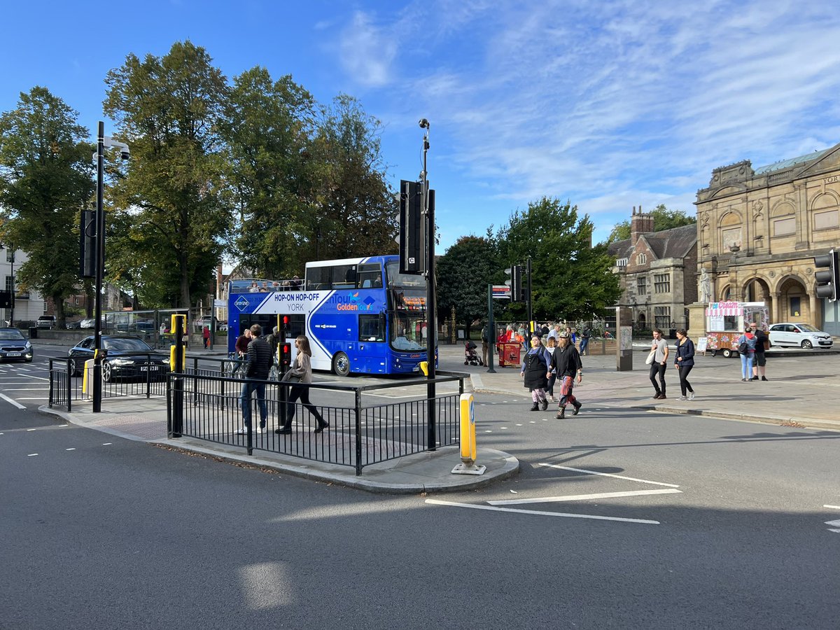 miketerryoutdo's tweet photo. Did you know….you can now advertise on these #York #sightseeing buses to capture huge local and #tourist audiences in all the busiest areas of the city? #BusAdsWork #outdooradvertising DM if you’d like more info https://t.co/xjQjJqxfV9