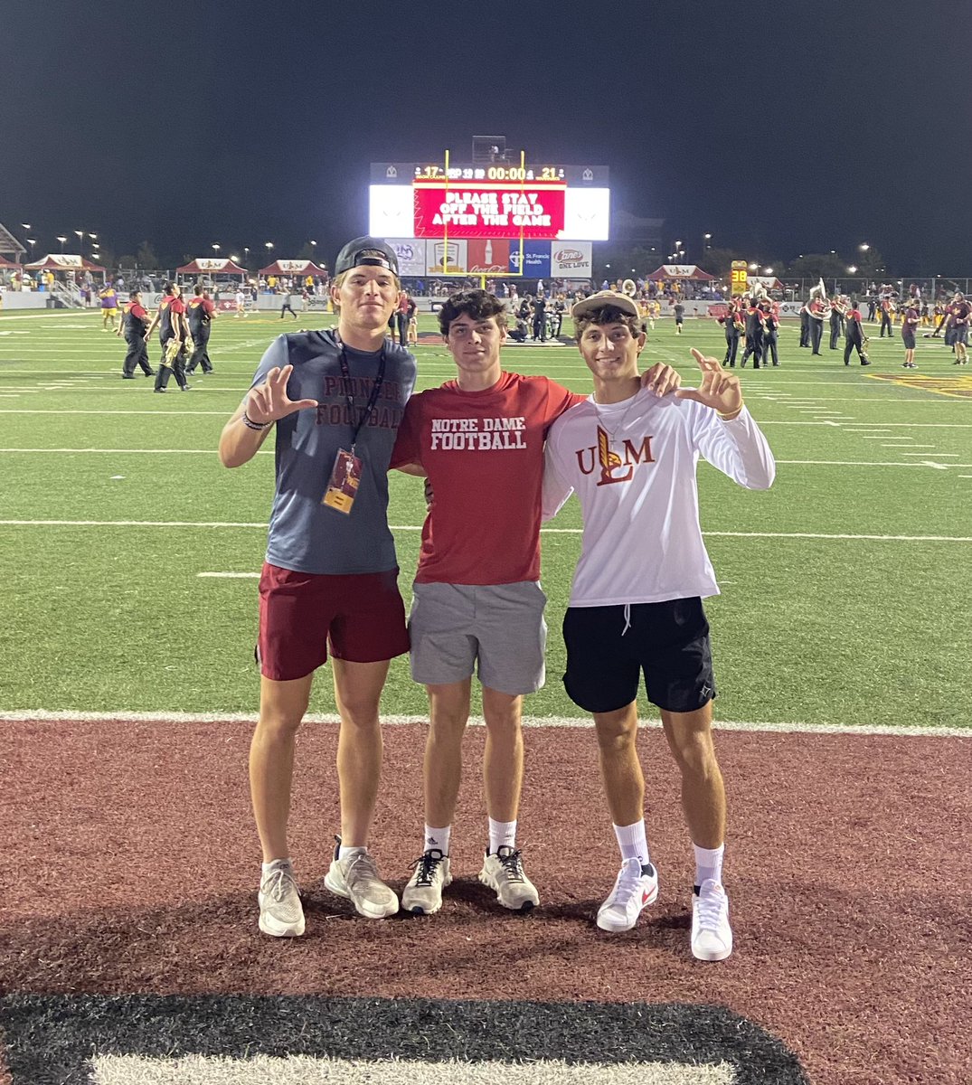 What a game! Thank you so much for the invite to the game <a href="/ULMFB_Recruit/">ULM Football Recruiting Dept.</a> and <a href="/Coach_Segler/">Kyle Segler</a> had a blast. Can’t wait to come visit again.#warhawks #funroe
