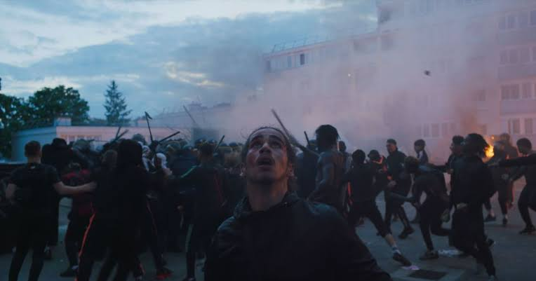 Mystic_riverrr's tweet photo. ATHENA (2022) 

If you keep aside the last few revelatory minutes, the film has everything going on for it to bang so hard. Visceral making, orgasmic opening shots,several single tracking shots, good acting etc. The film doesn't let you breathe until the fucked up last scene. https://t.co/wWHq5LRYy1