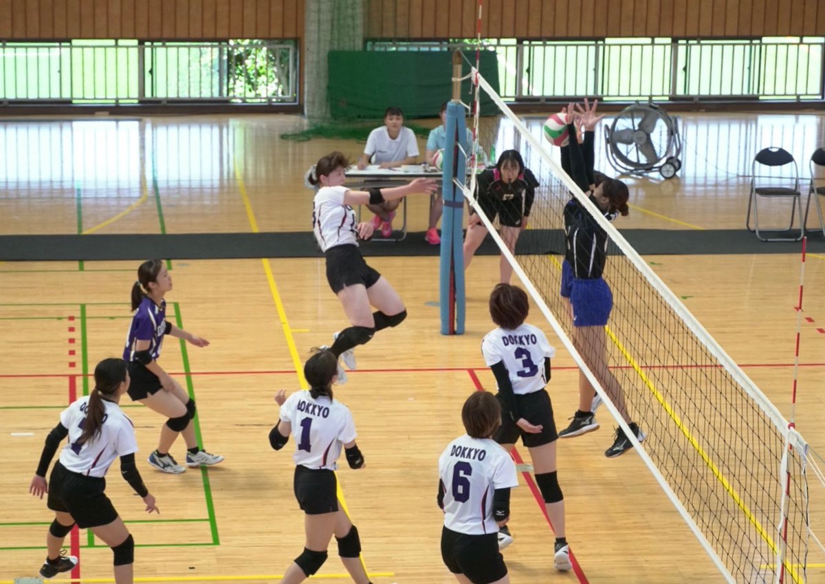 apatakagi's tweet photo. 獨協女子バレー🏐　リーグ戦初戦勝ちましたー❗️
獨協大学25-18 / 25-10文教大学　です😆 https://t.co/msjHrrdmQI