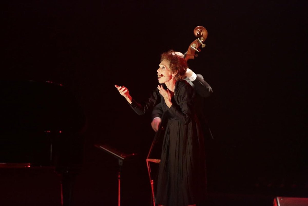 piaftheshow's tweet photo. En attendant la date du 30 Octobre très attendue à @VilledeNice , voici quelques images du spectacle au Théâtre National de Lima au Pérou où le spectacle a été présenté à guichets fermés #piaflespectacle #piaftheshow https://t.co/pQwrb921XW