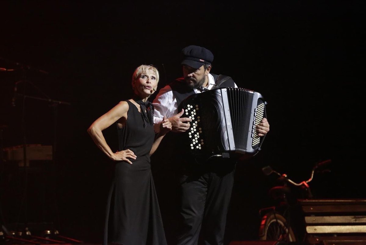 piaftheshow's tweet photo. En attendant la date du 30 Octobre très attendue à @VilledeNice , voici quelques images du spectacle au Théâtre National de Lima au Pérou où le spectacle a été présenté à guichets fermés #piaflespectacle #piaftheshow https://t.co/pQwrb921XW