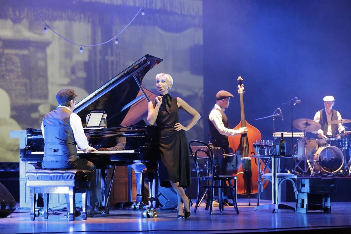 piaftheshow's tweet photo. En attendant la date du 30 Octobre très attendue à @VilledeNice , voici quelques images du spectacle au Théâtre National de Lima au Pérou où le spectacle a été présenté à guichets fermés #piaflespectacle #piaftheshow https://t.co/pQwrb921XW