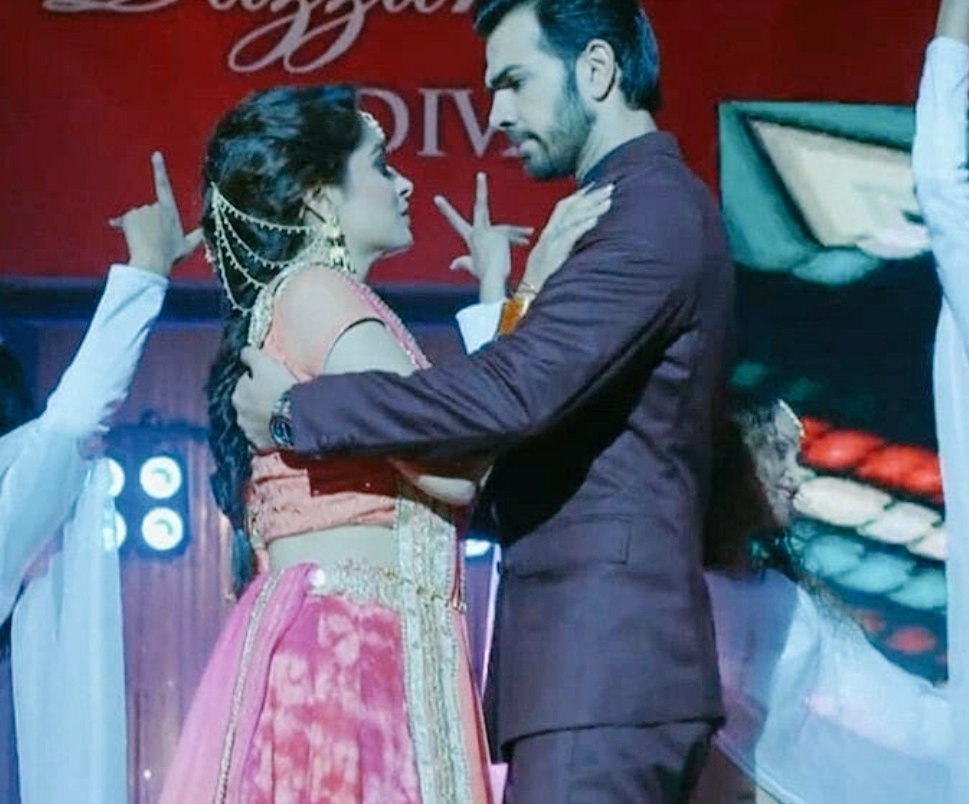 baarish_ki_dhun's tweet photo. Najane kya dhundhe ankhiyaan ❤✨

#KahaanHumKahaanTum #Ronakshi
#Karpika https://t.co/R0UMgVWJAl