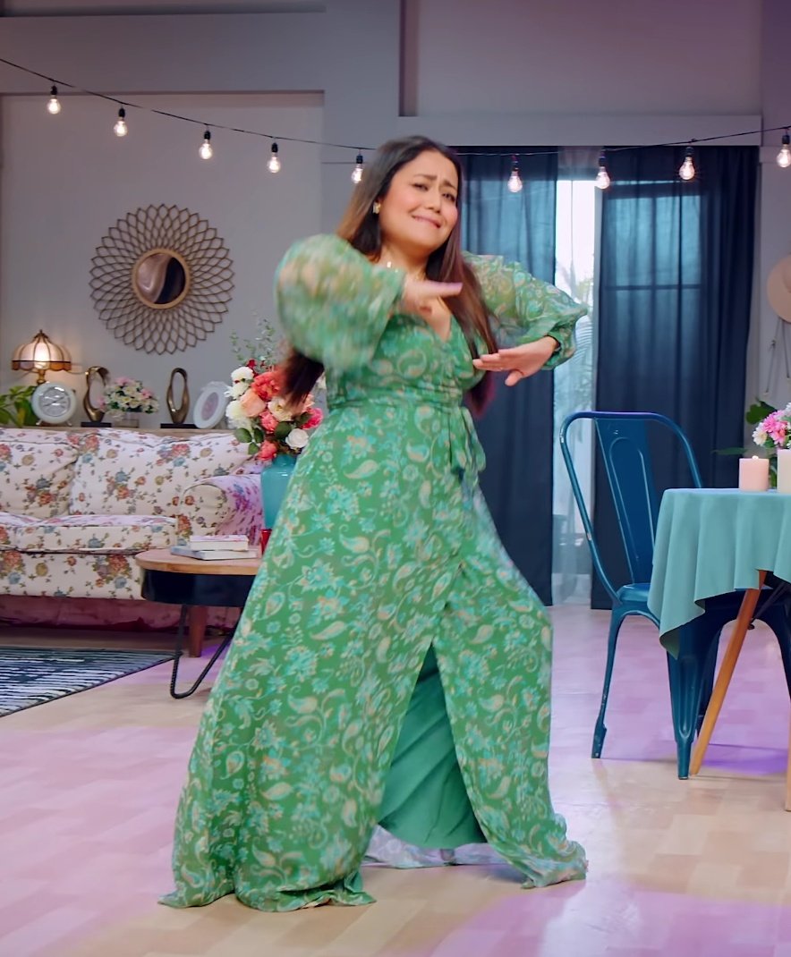 Prince8bx's tweet photo. the only good thing about the song Maine payal hai chhankai remake was Bharti Singh https://t.co/3OixgG1GV8