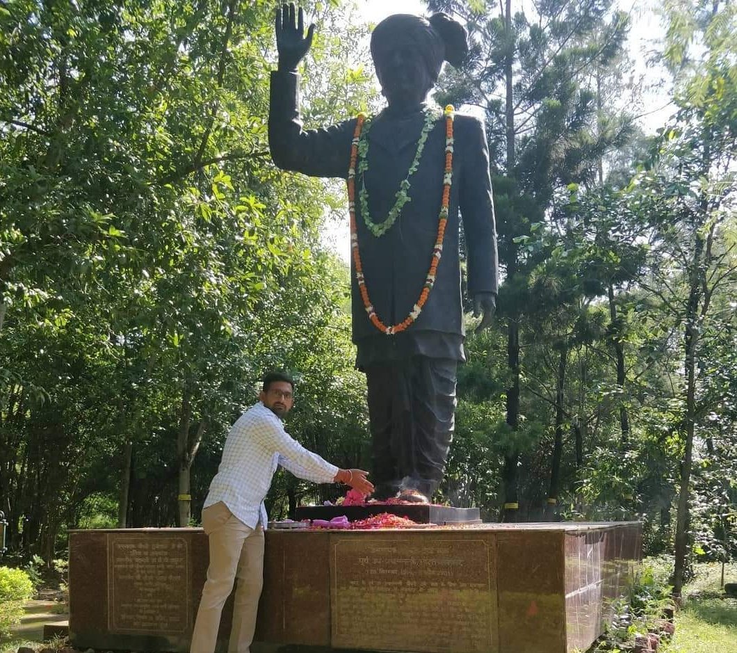 Manish_Makra's tweet photo. भूतपूर्व उप प्रधानमंत्री जगत ताऊ  जननायक चौधरी देवी लाल जी के 109वें जन्मदिवस पर उन्हें कोटि कोटि नमन🙏🙏🙏
#25/9/2022 https://t.co/g9Rd7UjoD1
