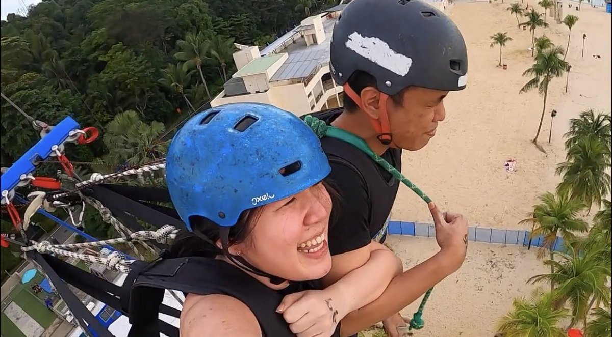 Qwertycatto's tweet photo. @Sentosa_Island @AJHackettSG Birthday Celebration with @Azzborn @ Giant swing at Skypark Sentosa #DAYATSENTOSA https://t.co/TVig67vkNC