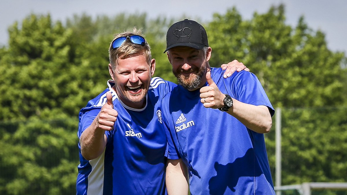 Jokaisen valmentajan päivä! 🥳

Päivän teemaan sopien tutustu HJK:n vapaaehtoisvalmentajilleen luomaan uuteen valmentajakoulutukseen 👉 hjk-j.fi/seura/uutiset/…

Lämmin kiitos jokaiselle valmentajalle, hyvää valmentajan päivää! 💙🤍

#HJK #valmentajanpäivä #kiittikoutsi