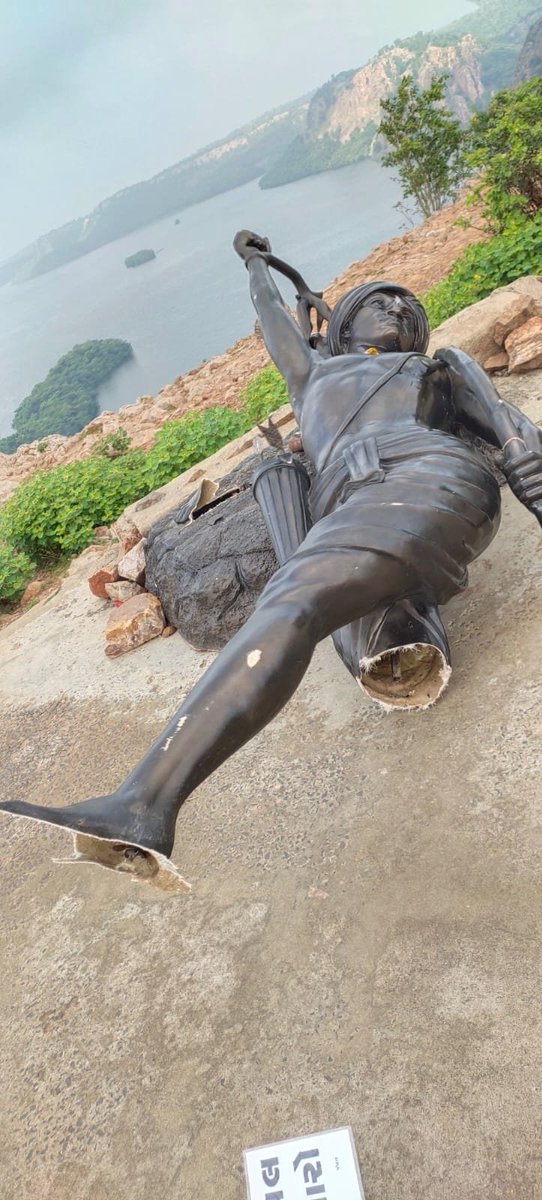 VANRAJ52416246's tweet photo. કડાણા ડેમ કે ઉપર હમારે ભગવાન બિરસા મુંડા ની મૂર્તિ ને ષડયંત્ર દ્વારા તોડવામાં આવીછે
જે પણ હોય તુરંત કાર્યવાહી કરવા માં આવે @MahisagarPolice સાહેબ શ્રી  @collectormahi @DDOMAHISAGAR
@tcmmahisagar @GujratPolice15 @CollectorDahod @DydeoMahisagar 
@SP_Mahisagar @MahisagarPolice https://t.co/cJM11MDQYV