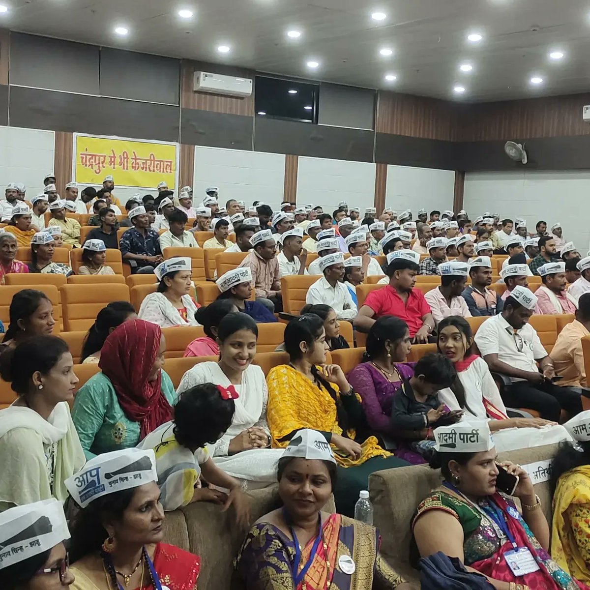 AAPChandrapur's tweet photo. आम आदमी पार्टी युवा आघाडी तर्फे घेण्यात आलेल्या युवा मेळावा ला जनतेने उत्स्फूर्त प्रतिक्रिया दिला . @AjinkyaShinde18 @AAPMaharashtra @AYWMaharashtra @CYSSMaharashtra @AAPDelhi @ArvindKejriwal https://t.co/qIKWAh2ZLJ