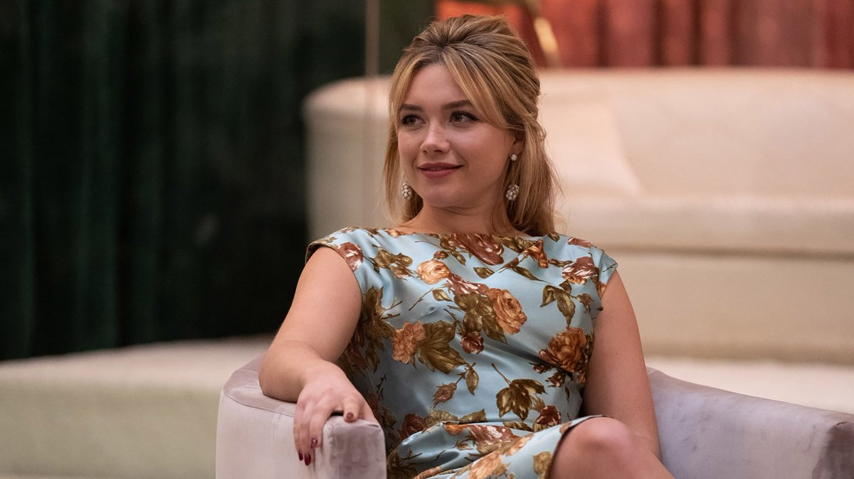 SebastianVerdeC's tweet photo. DON'T WORRY DARLING intenta innovar con su tono y su dirección, pero su guión es muy plano y no aporta algo nuevo a un género que goza de mejores representantes.

Le debe doler la espalda a Florence Pugh por cargar con esta película y con Harry Styles 🤷🏽‍♂️

#DontWorryDarling https://t.co/a5fznJ7u4X