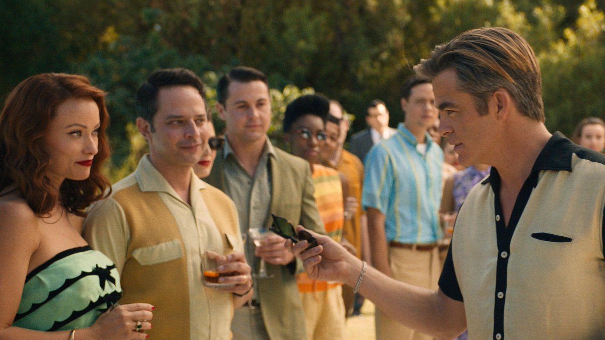 SebastianVerdeC's tweet photo. DON'T WORRY DARLING intenta innovar con su tono y su dirección, pero su guión es muy plano y no aporta algo nuevo a un género que goza de mejores representantes.

Le debe doler la espalda a Florence Pugh por cargar con esta película y con Harry Styles 🤷🏽‍♂️

#DontWorryDarling https://t.co/a5fznJ7u4X