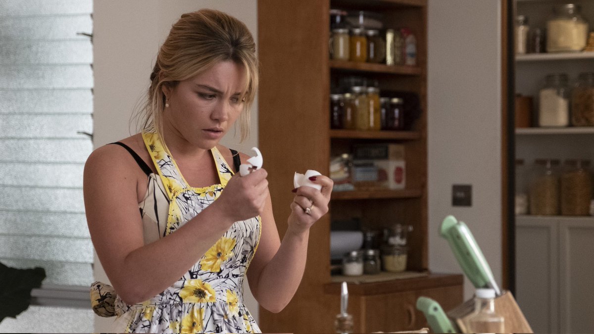 SebastianVerdeC's tweet photo. DON'T WORRY DARLING intenta innovar con su tono y su dirección, pero su guión es muy plano y no aporta algo nuevo a un género que goza de mejores representantes.

Le debe doler la espalda a Florence Pugh por cargar con esta película y con Harry Styles 🤷🏽‍♂️

#DontWorryDarling https://t.co/a5fznJ7u4X