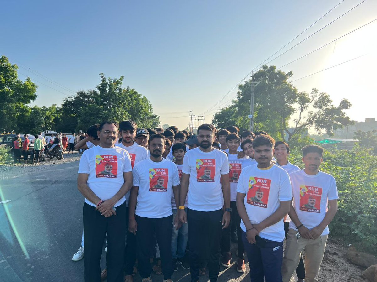 barsiya_gautam's tweet image. ગુજરાતના પનોતા પુત્ર અને દેશના યશસ્વી વડાપ્રધાન શ્રી @narendramodi સાહેબના 72માં જન્મદિવસની ઉજવણીના ભાગરૂપે યોજાયેલ #SevaPakhwada અંતર્ગત ગારિયાધર શહેર ભાજપ યુવા મોરચા દ્વારા આયોજિત #RunForDevelopment મેરેથોન-૨૦૨૨ માં શહેર યુવા મોરચા પ્રમુખશ્રી શૈલેષભાઈ ટોટા...