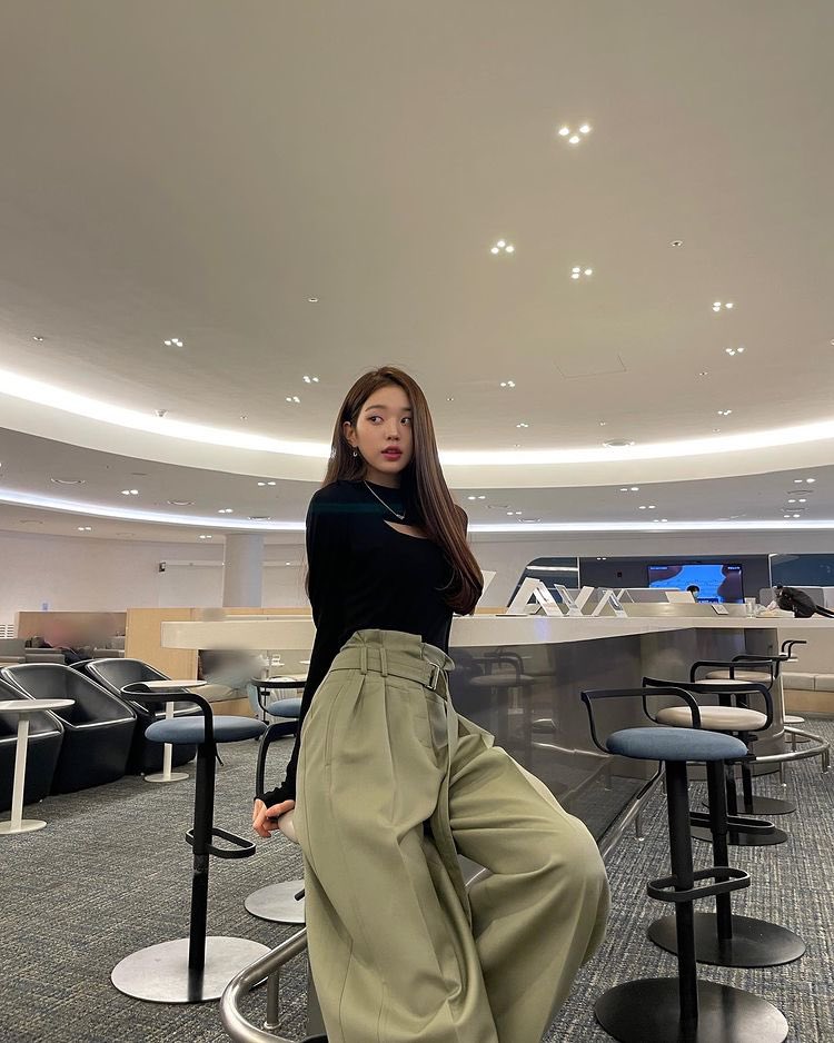 WonyoungGlobal's tweet photo. 📸 [PHOTO] 220925 Jang Wonyoung Instagram update (2)

💌 On my way to Paris🗼🖤

🔗 https://t.co/TlSKvgx36g

#IVE #아이브 #JANGWONYOUNG #장원영 https://t.co/bQok9dWifi