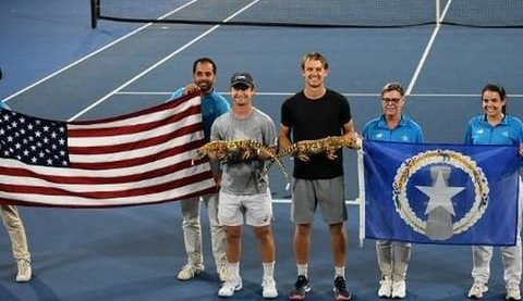 Not_Esportivas's tweet photo. ITF TENNIS!
Parabéns aos duplistas campeões, o americano Kyle Seelig (🇺🇲) e o tenista da Ilhas Mariana Colin Sinclair (🇲🇵) que conquistaram o @worldtennis de M25 de Darwin na Australia.
#ITFWorldTennisTour #ITFtennis #tennis #darwininternational #TennisNT #KyleSeelig #ColinSinclair https://t.co/BviMfojUEI