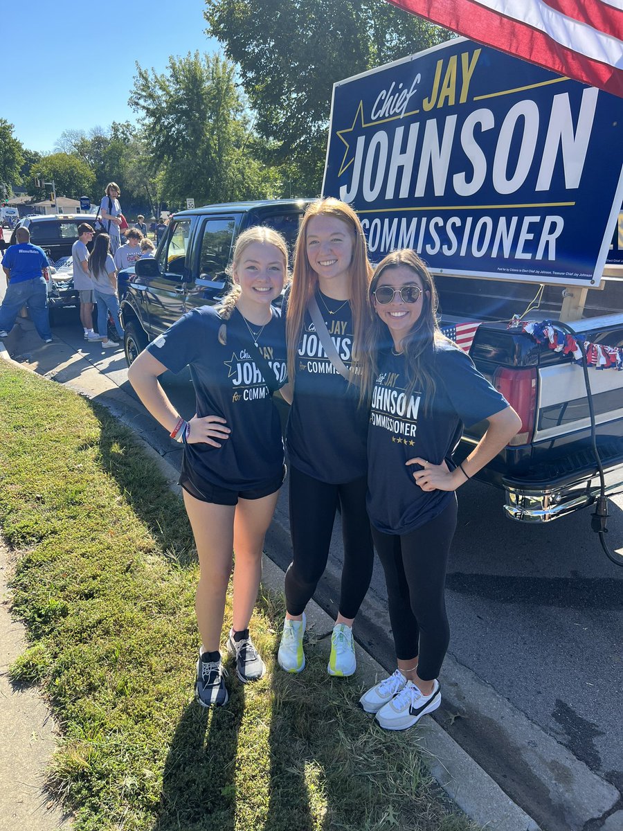 JaysRepublicans's tweet photo. Met some furry friends today at the parade, thanks Jay Johnson for the invite! Young reps are always ready to support locally! Make sure to watch our twitter this week for updates on meeting times and more!🇺🇸🤍 https://t.co/8lts8pR7bk
