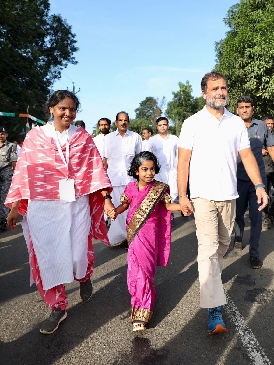 Allavaru's tweet photo. We walk to free India from price rise &amp; unemployment, and secure the future of our youth! 

#BharatJodoYatra https://t.co/YU7tfWGPps