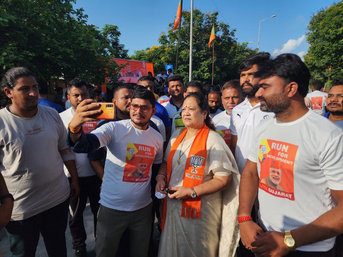 DarshanaJardosh's tweet image. Sunday becomes &apos;Memorable&apos; when Surat gets together for a cause. 

Flagged off &apos;Run for Development 2022&apos; marathon organised by Bharatiya Janata Party Yuva Morcha Gujarat in Surat, along with Home (MoS) &amp;amp; Youth, Sports, Culture (I/C) Minister @sanghaviharsh ji.