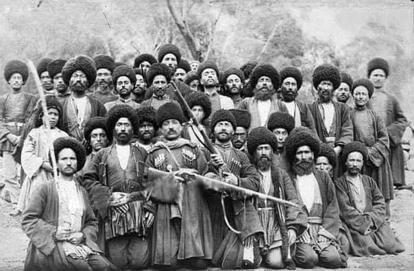 DreamMusic1991's tweet photo. Zəngəzurda erməni zülmünə qarşı vuruşub xalqını müdafiə edən Difai üzvləri.
Zəngəzur bir zamanlar bizim olduğu kimi yenə də bizim olacaq.
#Azerbaijan
#Azerbaycan #Ac #Difai #BütövAzərbaycan #TəbrizAzərbaycandır https://t.co/ych9lzrW9s